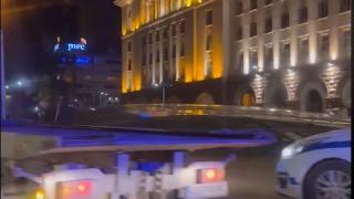 Извънредна ситуация посред нощ на жълтите павета в София ВИДЕО