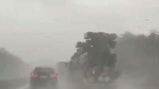 ВИДЕО от войната: Конвой от американски ЗРК Avenger се движи от Полша към Украйна
