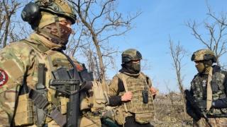 Бойци от ВСУ влязоха в сграда в Бахмут и срещнаха "вагнеровци"