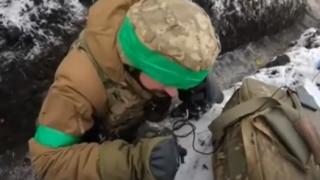 ВИДЕО от войната: Пълен шаш - боец от ВСУ се крие от мобилизация в окопите на Бахмут