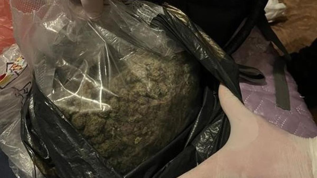 Шок! 23-г. яко сгази лука, ето какво намериха в дома му в "Люлин" в София СНИМКИ