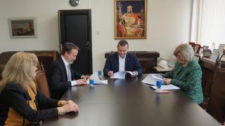 Община Русе и двата синдиката в системата на здравеопазването и социалните дейности подписаха нов колективен трудов договор
