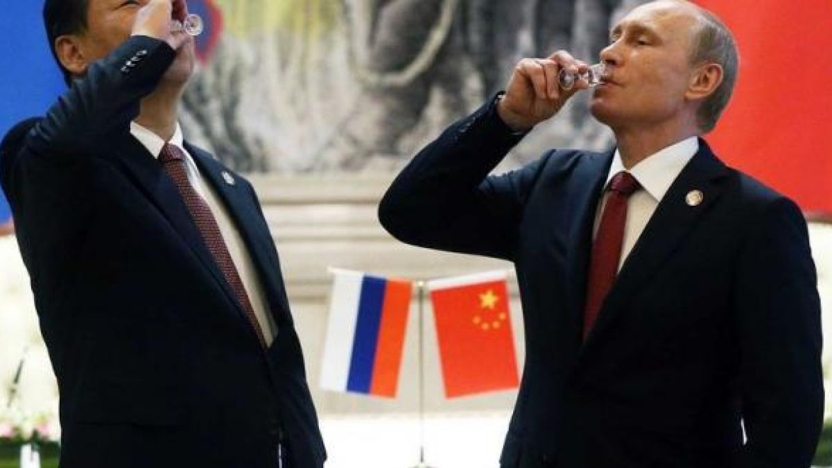 Визитата на Си в Москва: Каквото и да си говорим, става дума за пари