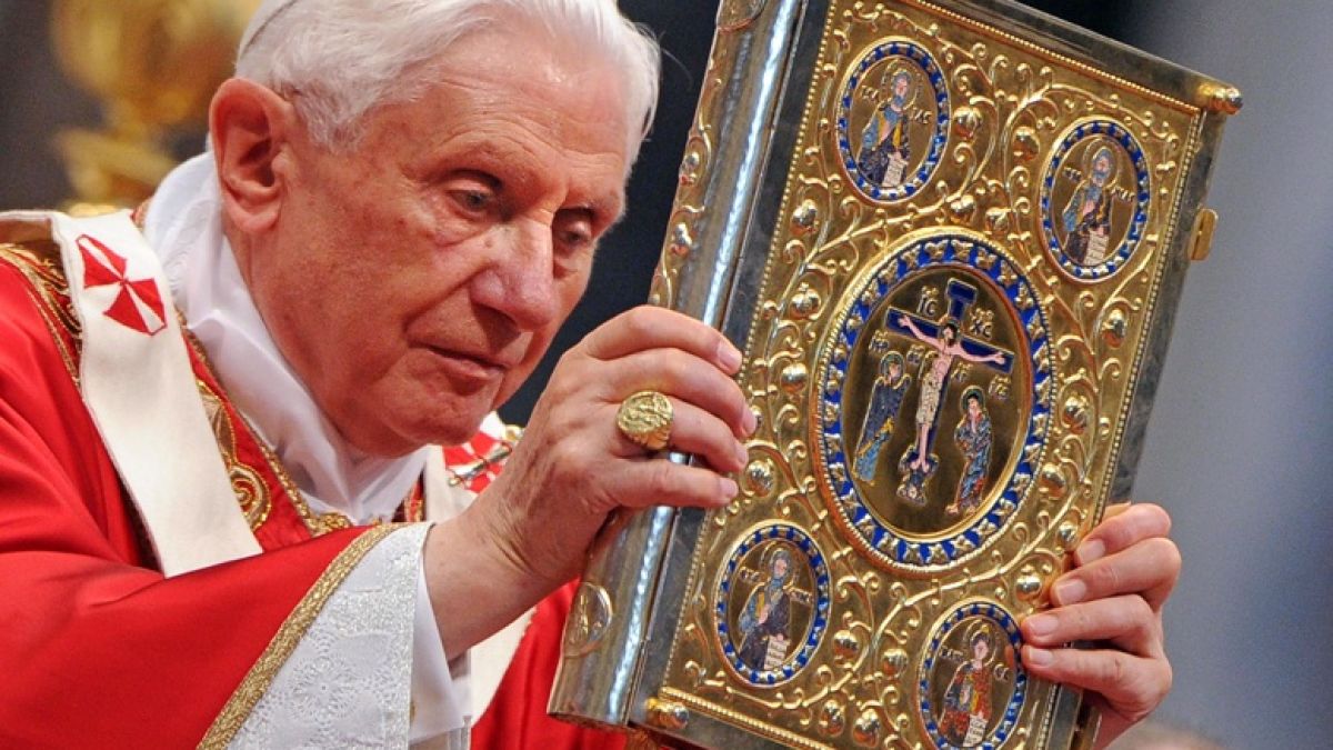 Германската прокуратура разследвала папа Бенедикт XVI заради секс с деца