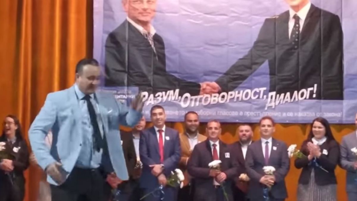 Кандидат-депутат от ДПС смая всички! Никой не бе правил това в предизборната си кампания! Пикантно ВИДЕО