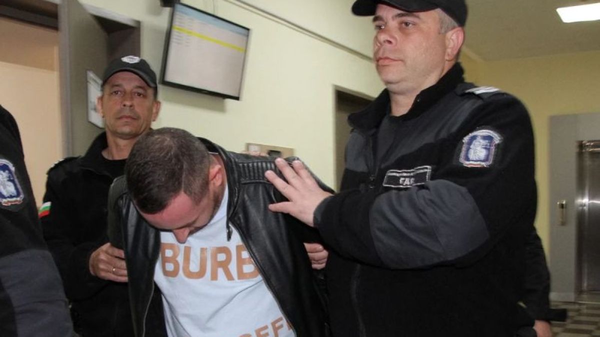 Синът на Венци Баровеца, въртял стриптийз бар в Пловдив, го закъса 