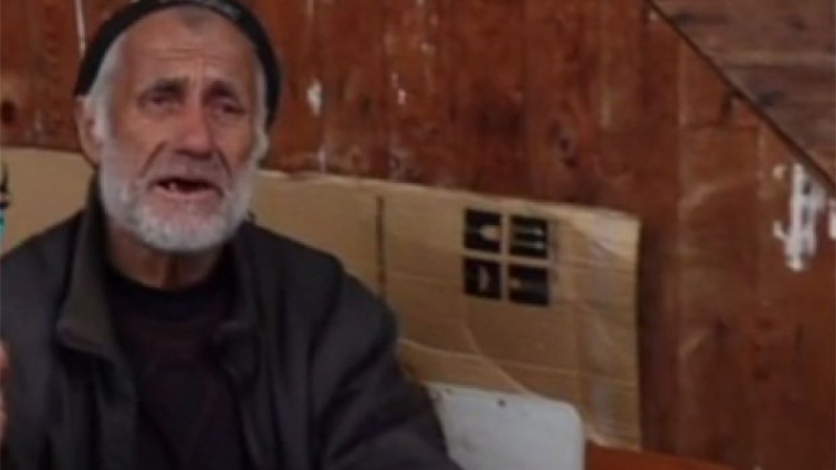 Тъжната история на Андрей, който спи на шезлонг в строеж в Слънчев бряг ВИДЕО