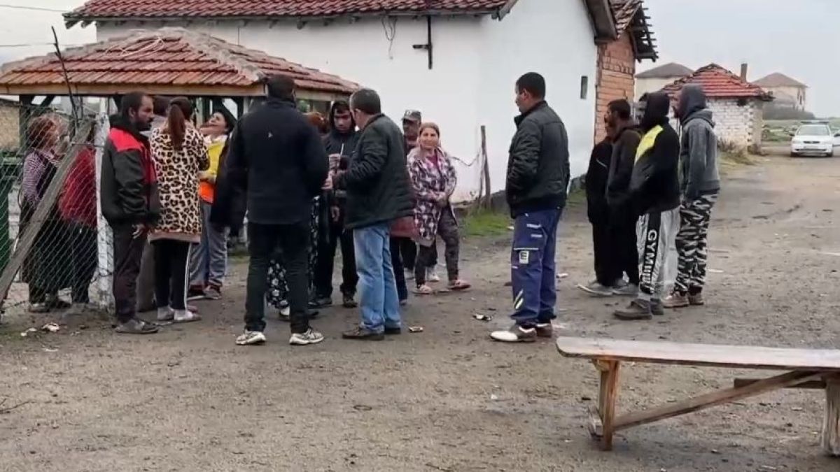 Ужас след ромското клане в селото на убития Рангел, майка му е посечена, а кметът... ВИДЕО 