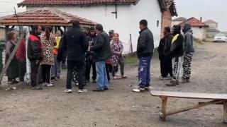 Ужас след ромското клане в селото на убития Рангел, майка му е посечена, а кметът... ВИДЕО 