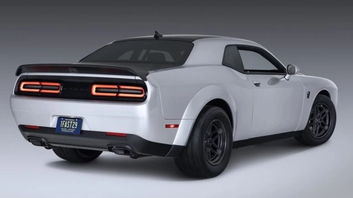 „Убиец“ на суперколи: Dodge представи прощалния и брутално мощен Challenger ВИДЕО