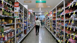 Tри производства за тайни договорки между големите хранителни вериги образува КЗК