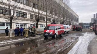 Руски завод за военни части избухна в пламъци СНИМКИ 