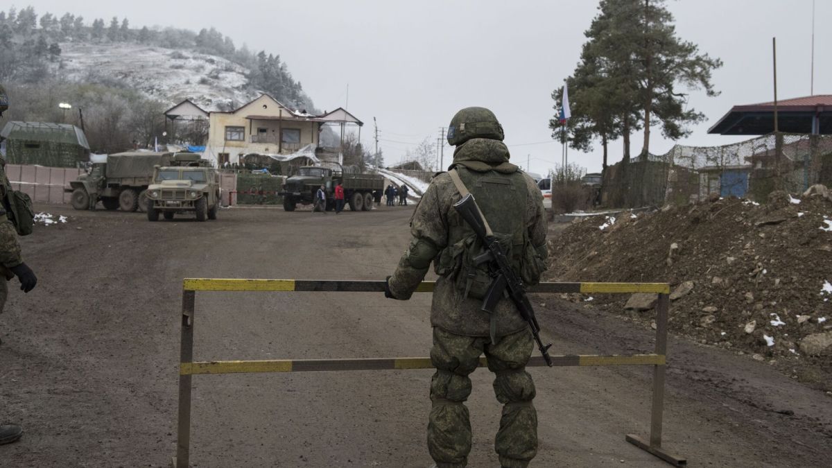 Армения трескаво прехвърля войски към границата с Азербайджан 