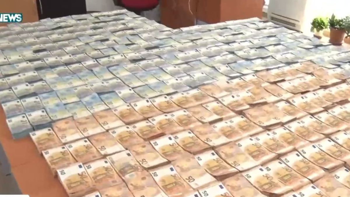 Митничари от "Капитан Андреево" онемяха от находка в кола на семейство с бебе ВИДЕО