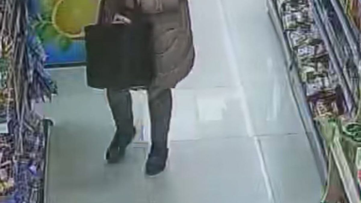 Жена на средна възраст се изложи с грозна постъпка в Бургас ВИДЕО