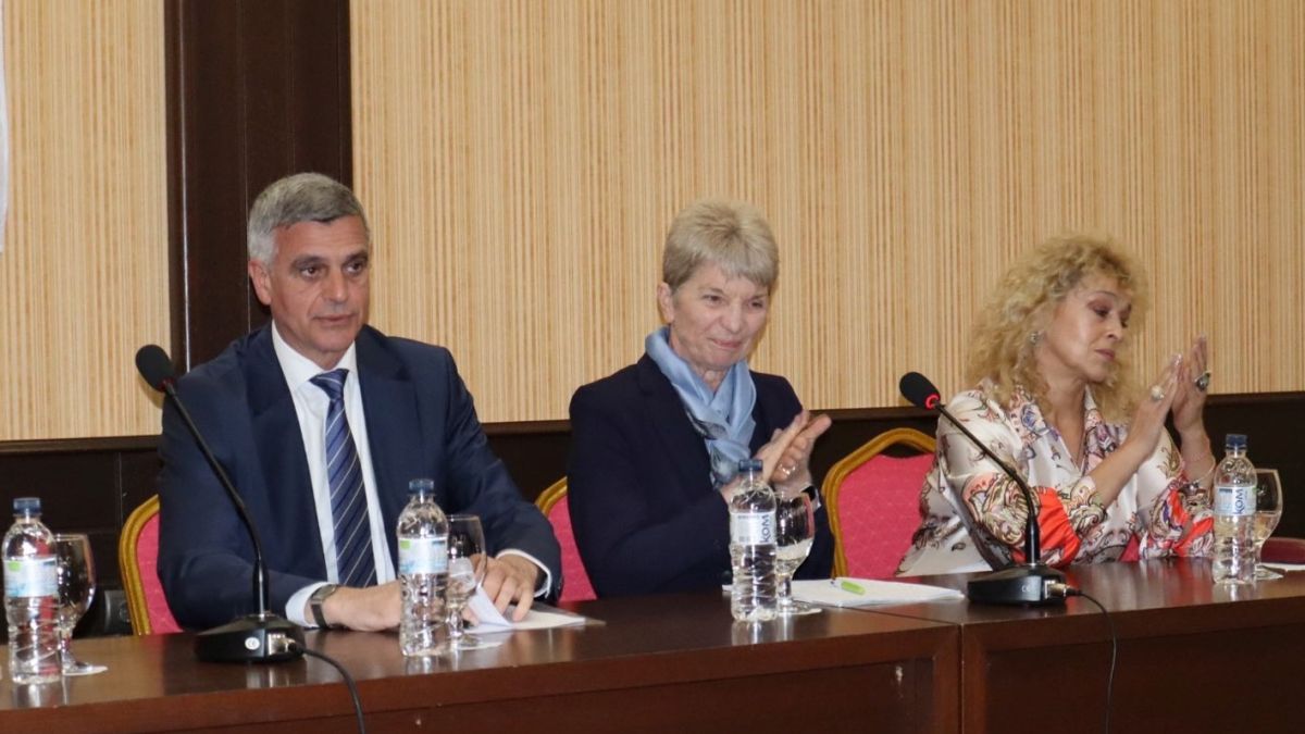 Стефан Янев: България може да бъде гласът на мира в НАТО и ЕС