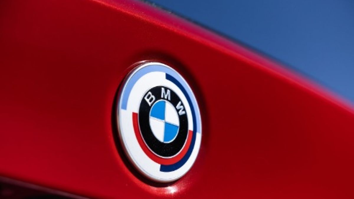 Най-мощното и скъпо BMW бе заснето за първи път по време на тестове ВИДЕО