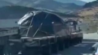 Патрулки ескортират камион с мистериозен дисковиден товар в района на Зона 51 ВИДЕО 