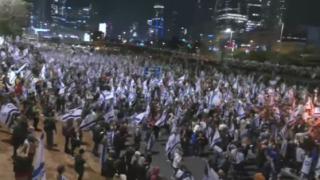 Война в Израел: Десетки хиляди се бунтуват по улиците, полицията стреля в гневните тълпи ВИДЕО