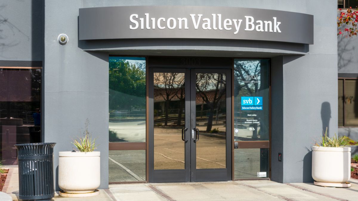 Купиха фалиралата Silicon Valley Bank, ето какво следва