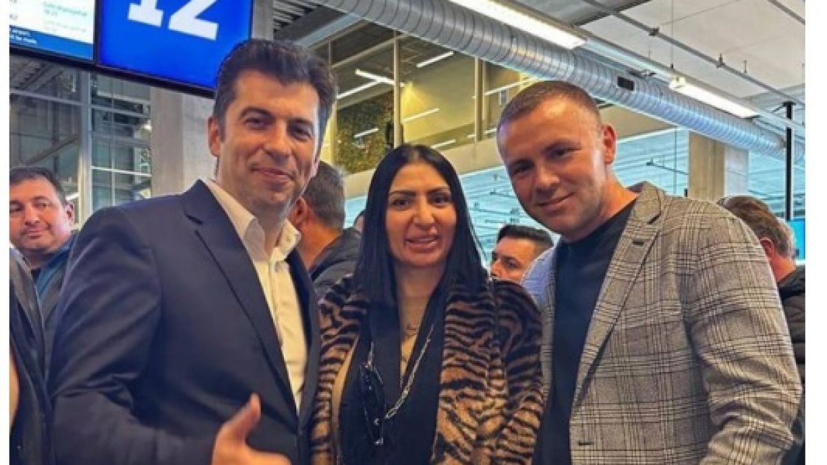 Хазарта и Петков се изпъчиха на СНИМКА със Софка, мрежата ги попиля СНИМКА