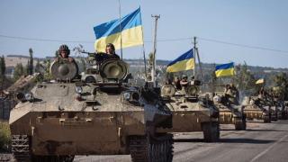 ВИДЕО от войната: Тази колона от американска бронетехника към фронта ли се движи?