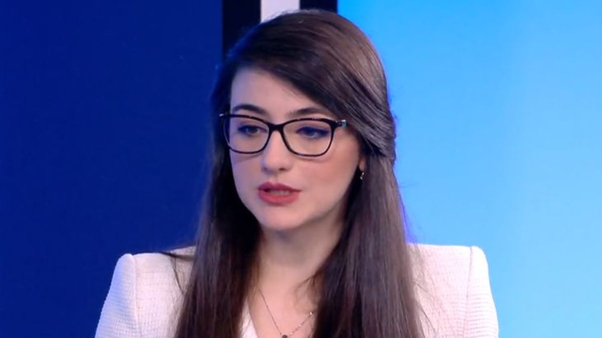 Лена Бориславова хвърли голяма лична бомба за сестра си, която избягала от България заради...