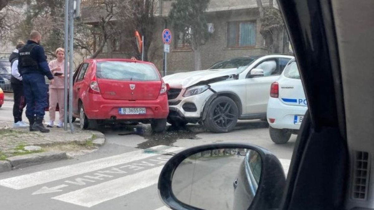 Украинец с тузарски "Мерцедес" направи голямо мазало на пъпа на Варна 