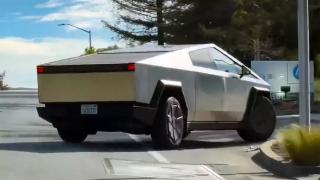 Заснеха как Tesla Cybertruck вилнее по пътя ВИДЕО 