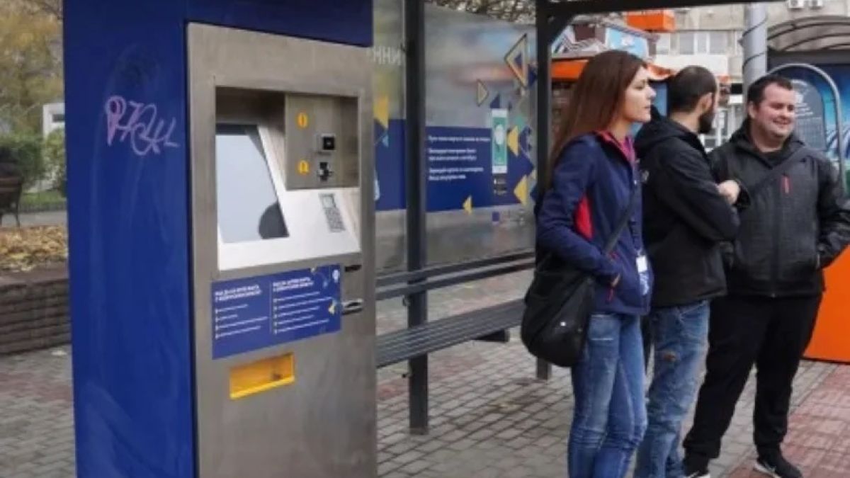 Автобусните спирки във Варна сцепиха мрака с тази екстра 