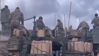 Появиха се страховити ВИДЕА с огромно количество западна бойна техника в Украйна за контранастъплението на ВСУ