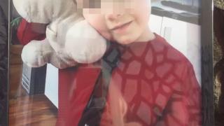 Цяла България плаче за 3-г Драгомир, който загина след взрив в Русе, оставен сам от майка си