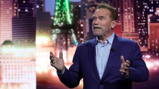 Ето я сега прислужницата, заради която Шварценегер остави жена си СНИМКИ