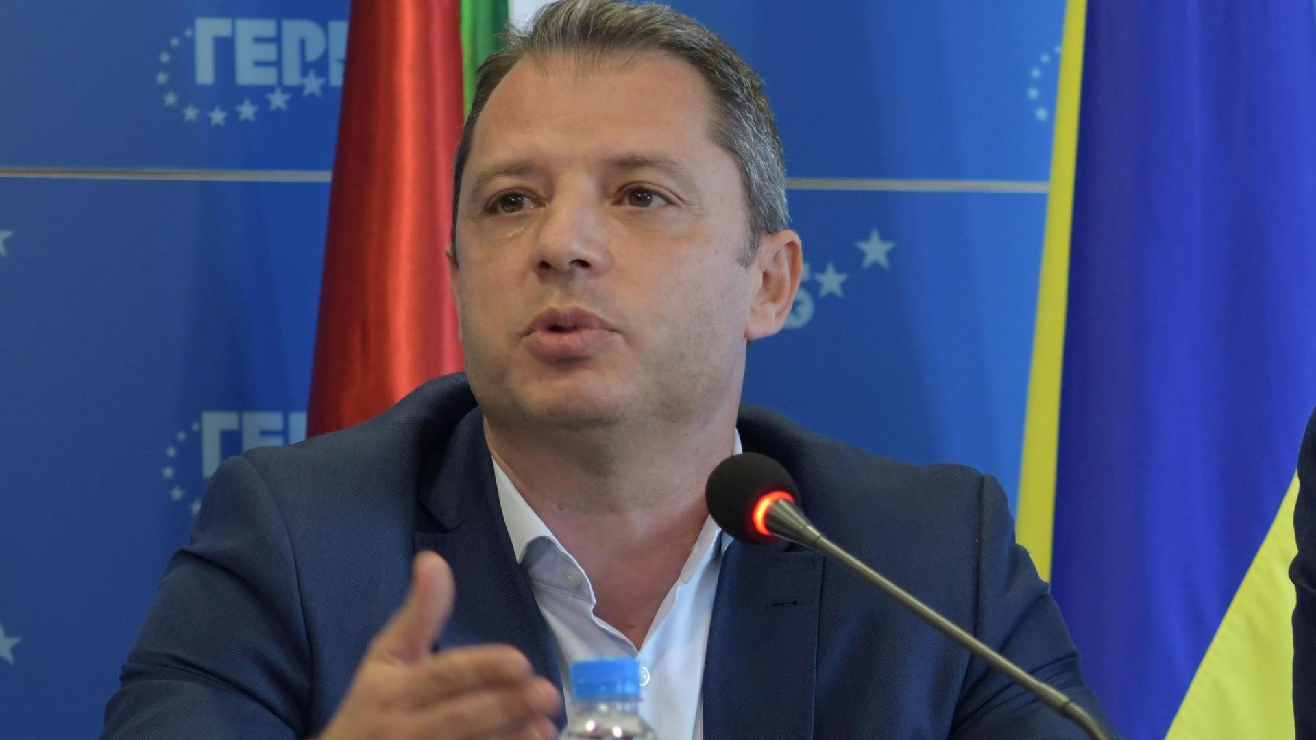 Делян Добрев подпука Асен Василев за "донос-бонус": Taзи глyпocт...