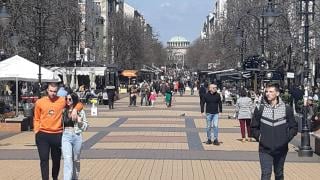 Времето полудя: Днес ще е истинска пролет, а температурите скачат до...