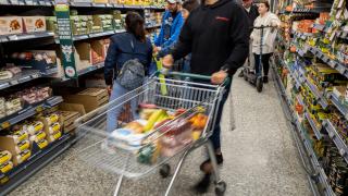 Това е празничното работно време на най-големите хипермаркети и куриерските фирми у нас