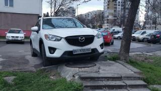 Цял "Люлин" пропищя от украинските бежанци и мощните им джипове СНИМКА