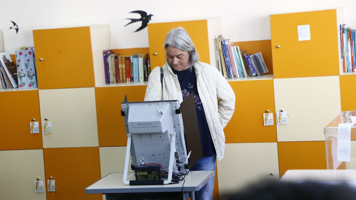 Секция в Каварна гласува само на хартия - машината се скапа 