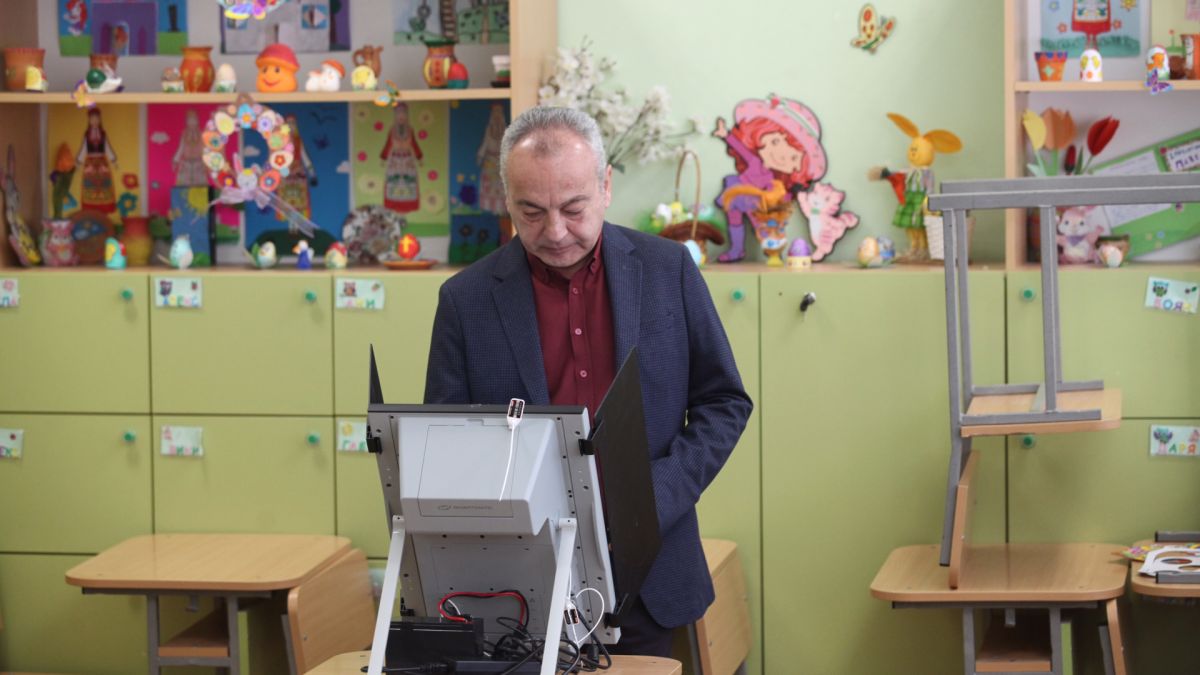 Гълъб Донев гласува и обяви: Не е страшно!