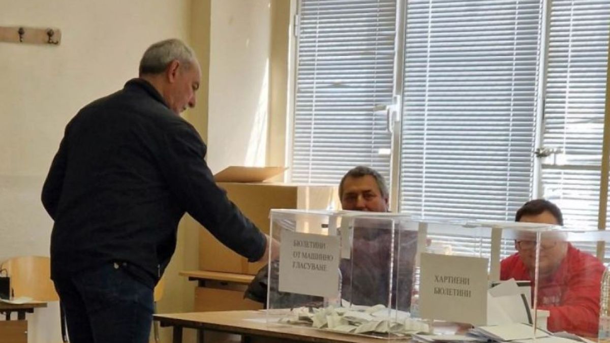 Възрастен пловдивчанин шокира членовете на СИК! Първо си скъса бюлетината, а после... 