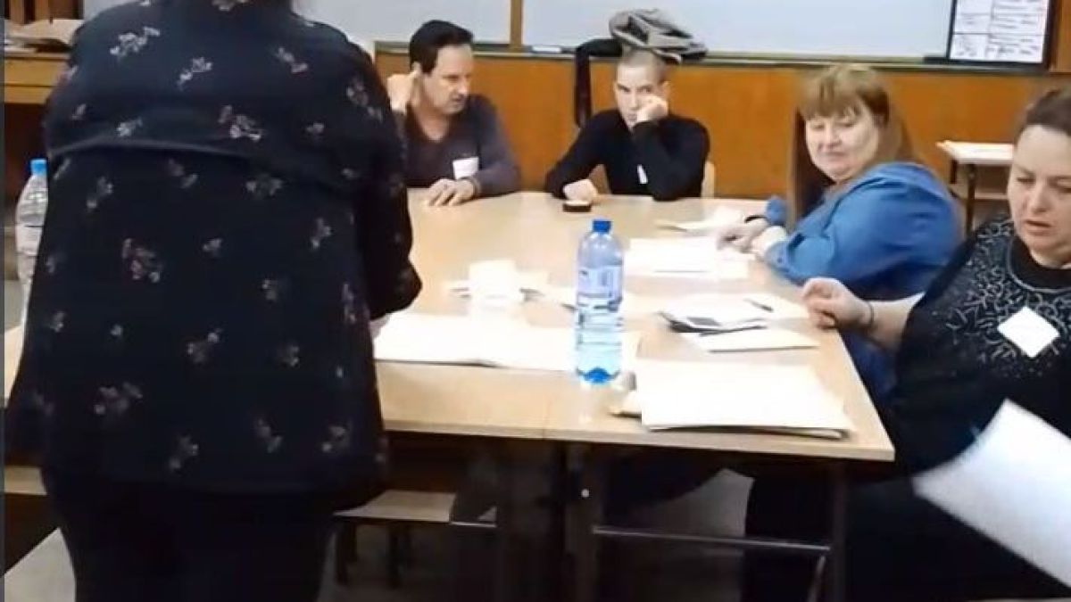 Безпрецедентно: Вече всеки българин може да наблюдава директно броенето на гласовете БЛИЦ TV