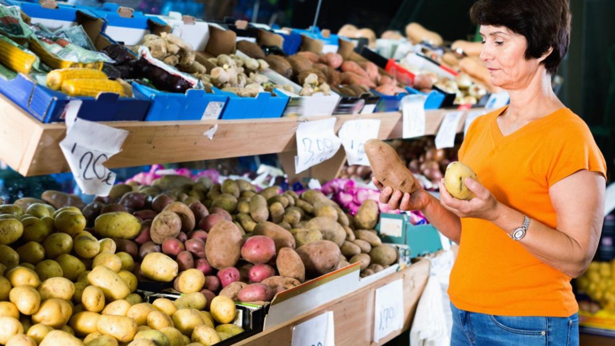 Удар по джоба! Скок в цената на картофите и яйцата, ето с колко