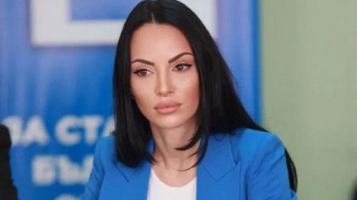 Засукана брюнетка е първа с преференции във Варна, разби всички