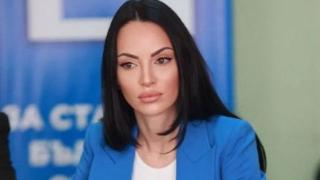 Засукана брюнетка е първа с преференции във Варна, разби всички