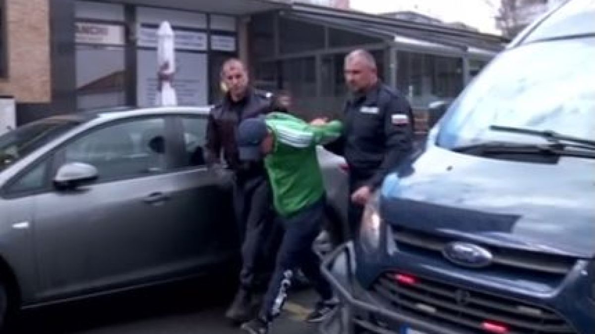 Щракнаха белезниците на кмет, той изригна: Направиха ми сечено 