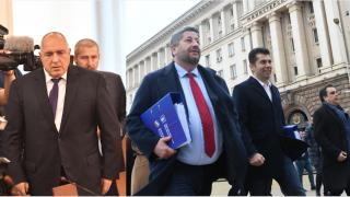 Роден политолог разкри кой трябва да удари по масата и да има правителство 