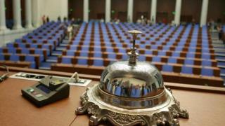 Тайната падна: Ето кой удря първия звънец на новото Народно събрание 