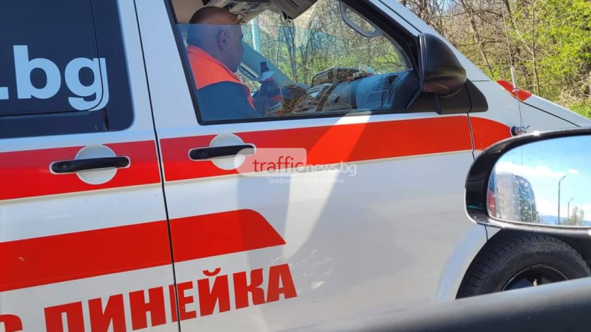Скандално! Пловдивски медик порка бира в линейка по време на работа СНИМКИ 