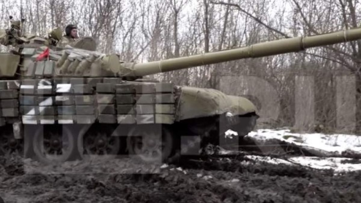 Танкисти унищожиха със залпов огън от Т-72 сграда с войници от ВСУ, докато чакат "Прорив" ВИДЕО