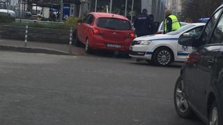 Зрелище в БЛИЦ! Талантлива шофьорка духа на полицаи в центъра на София заради… СНИМКИ